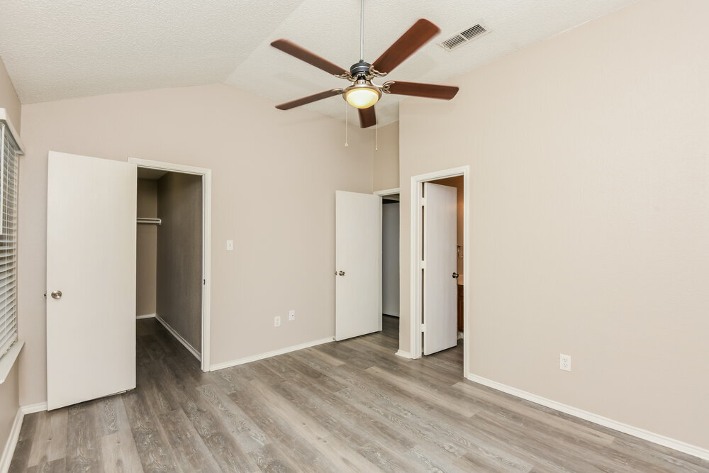 Building Photo - 10509 Shadywood Dr