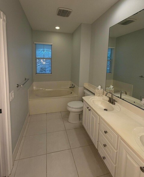 Building Photo - 223 Soriano Dr