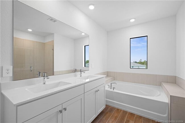 Building Photo - 2048 NE Ocean Dunes Dr
