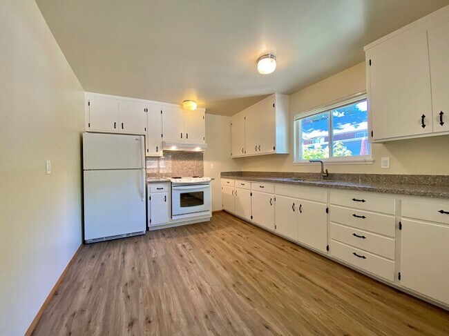 Building Photo - Beautifully Renovated 2-Bedroom Duplex Near Downtown Napa & Fuller Park