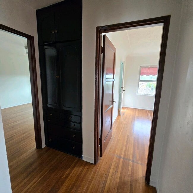 Building Photo - Large upper 2-bedroom Duplex Fairfax area