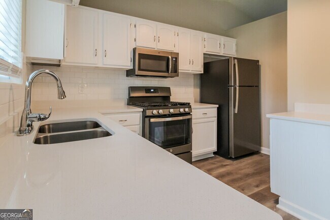 Building Photo - 3210 Fescue Cir