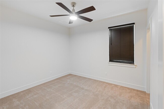 Building Photo - 1241 Summerbrooke Cir