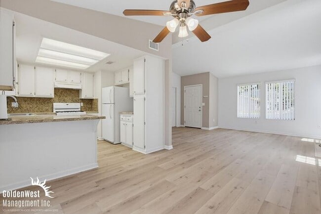 Building Photo - Charming 3Bdm 2Ba Home with Modern Updates and Private Outdoor Space in Gated Commnity!