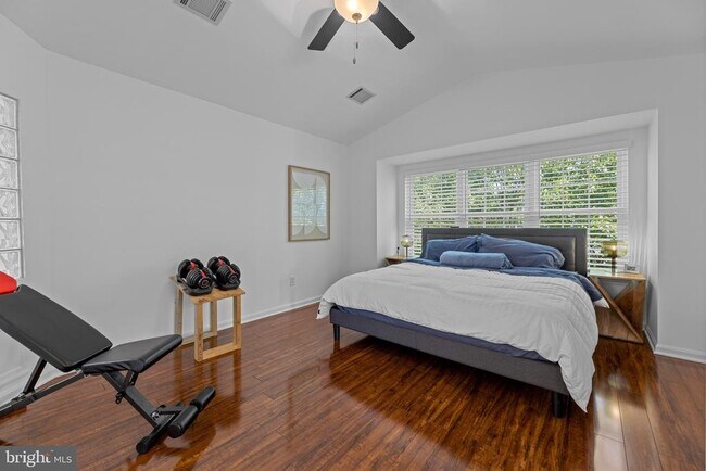 Building Photo - 21622 Monmouth Terrace