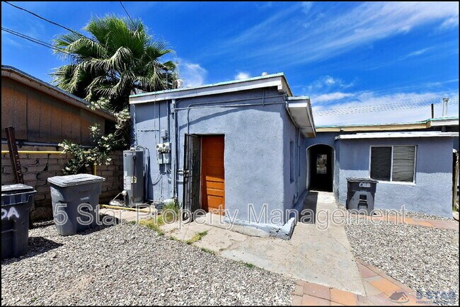 Building Photo - 1908A Olive Ave !!