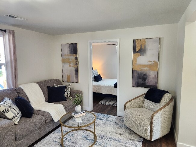 Building Photo - 209 Anna St