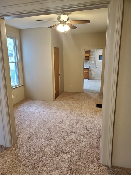 Dining area (new carpet) - 522 E 22nd St