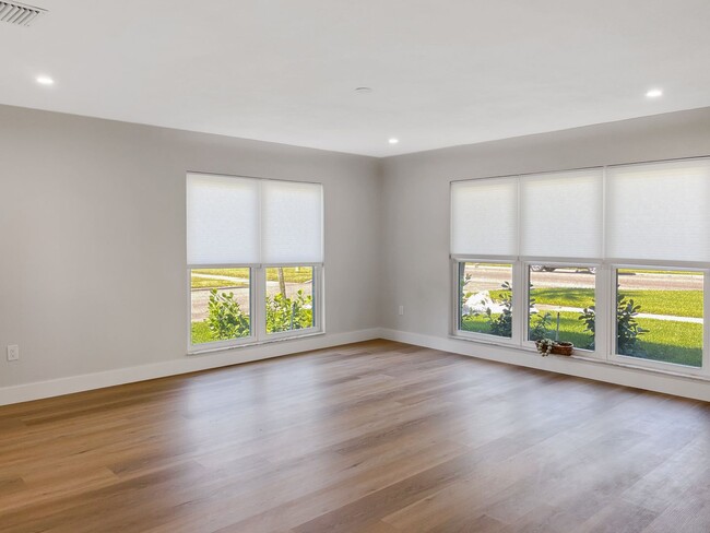Building Photo - Fully Remodeled Snell Isle Luxury Home - A...