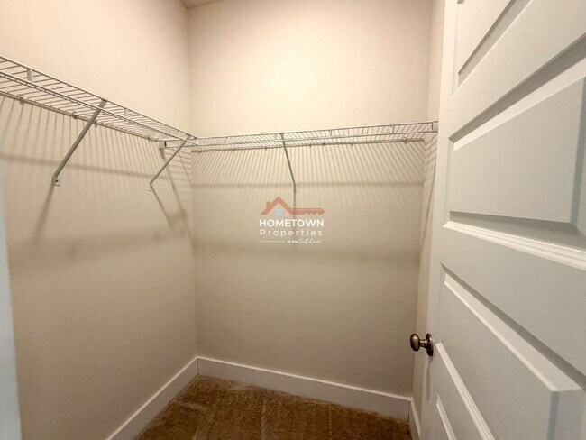 Building Photo - 220 Camellia Dr