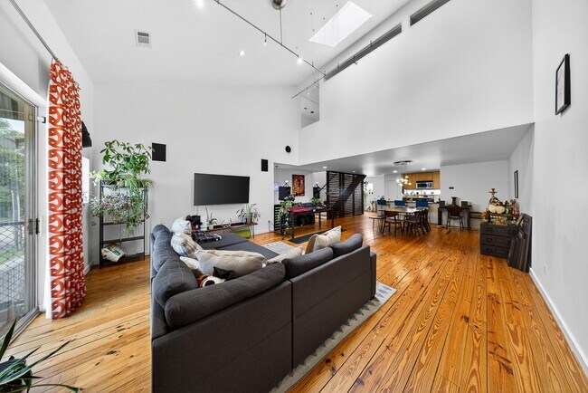 Building Photo - 2809 Crawford St