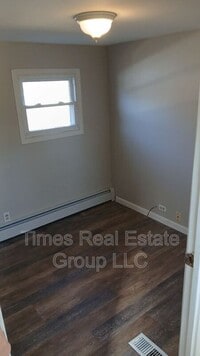 Building Photo - 1994 Creek Rd