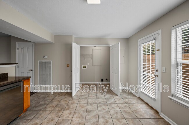 Building Photo - 415 Shoshone Pl