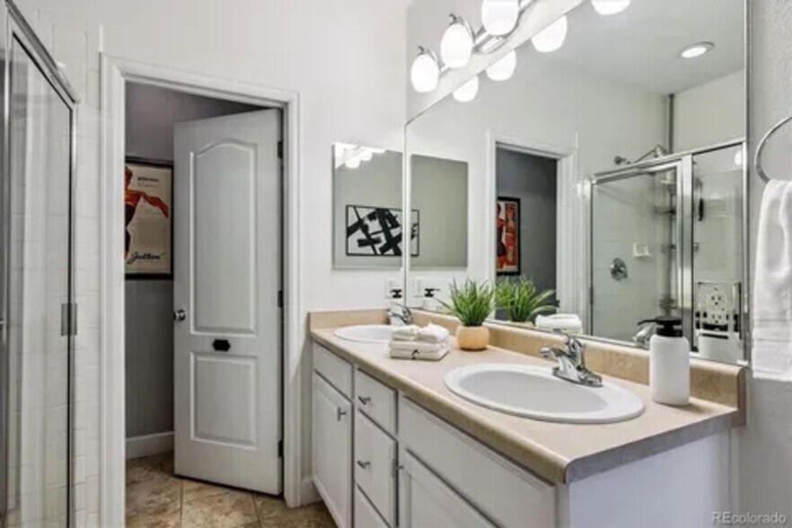 Building Photo - 3751 S Dayton St