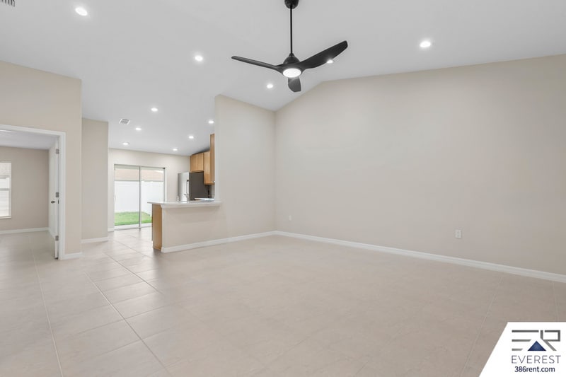 Building Photo - 12 Llovera Pl