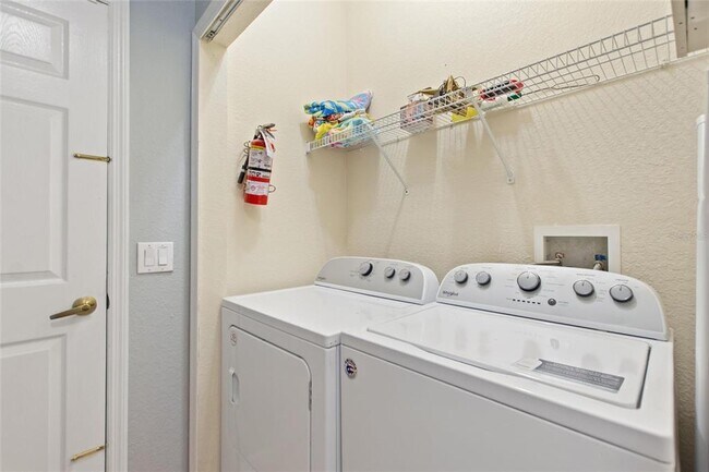 Building Photo - 546 Windsor Pl