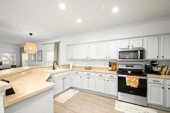 Building Photo - Optimal Location in Northwest Gainesville: South Point Neighborhood Living