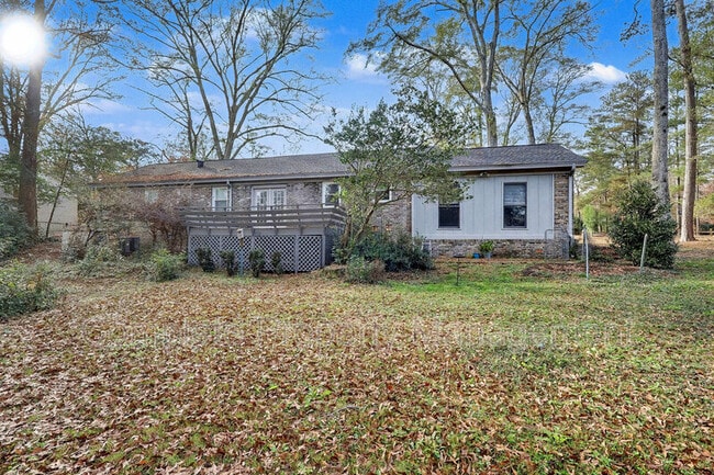 Building Photo - 3801 Cromwell Dr