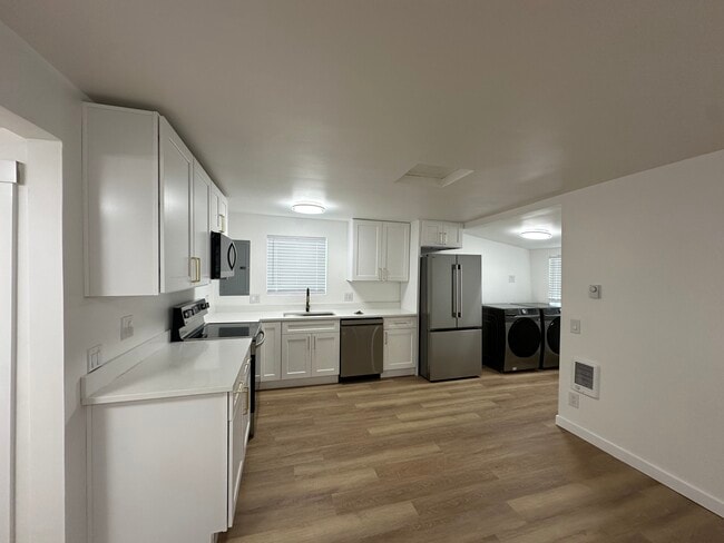 Building Photo - 1747 NE 147th St