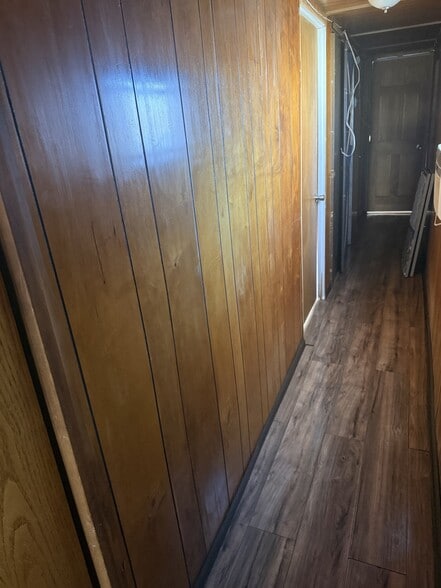 Building Photo - 10 9th Ave