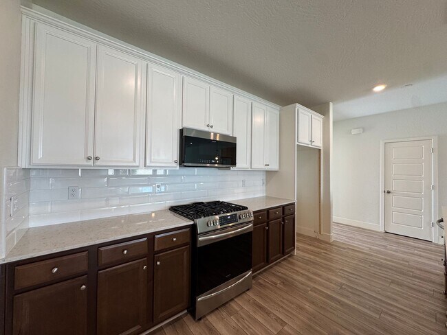 Building Photo - 601 Wishon Ave W