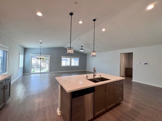 Building Photo - Stunning 2021 built 4 bedroom home for LEA...