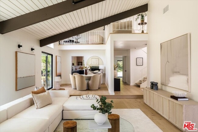 Building Photo - 2313 Banyan Dr