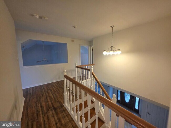 Building Photo - 138 Persimmon St