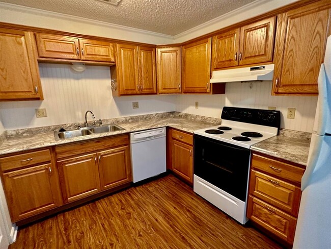 Building Photo - 102 Lady Bird Ln