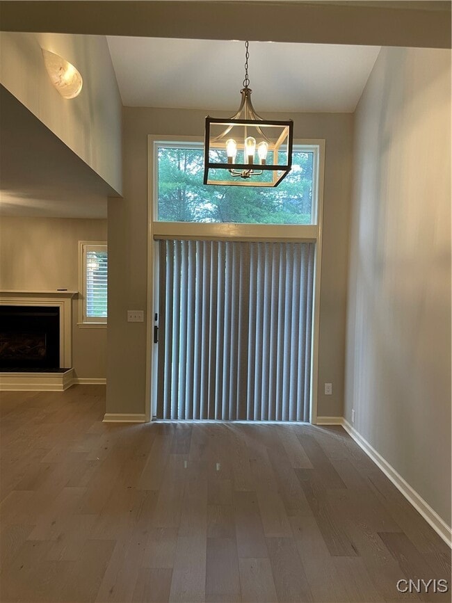 Building Photo - 497 Summerhaven Dr N