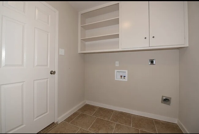 Building Photo - 10418 Rockland Dr