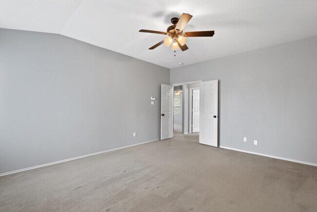 Building Photo - 2704 Greenlee Dr