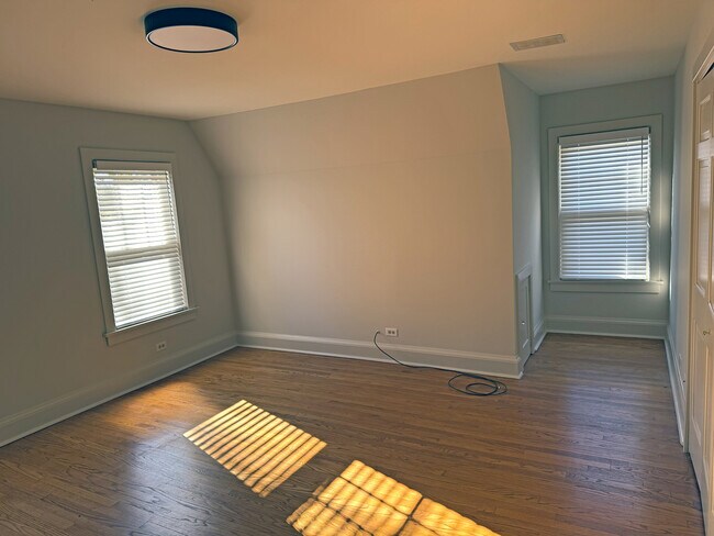 Building Photo - 366 E Wisconsin Ave