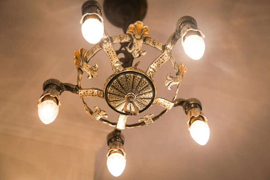 Building Photo - 3360 Descanso Dr