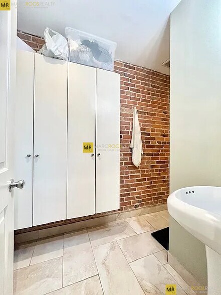 Building Photo - 153 Highland St