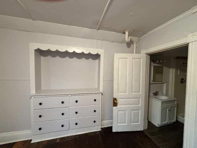 Building Photo - 1404 W Michigan Ave