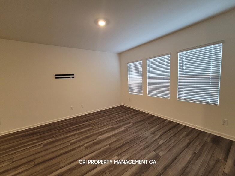 Building Photo - 2662 Toucan Way SW