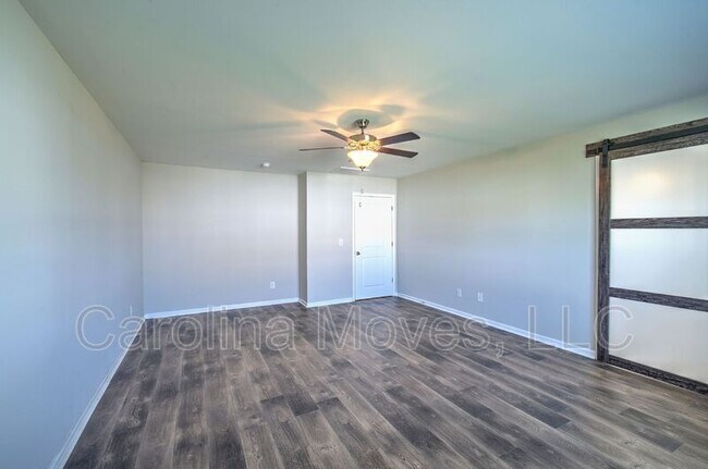 Building Photo - 572 Yellow Fox Rd