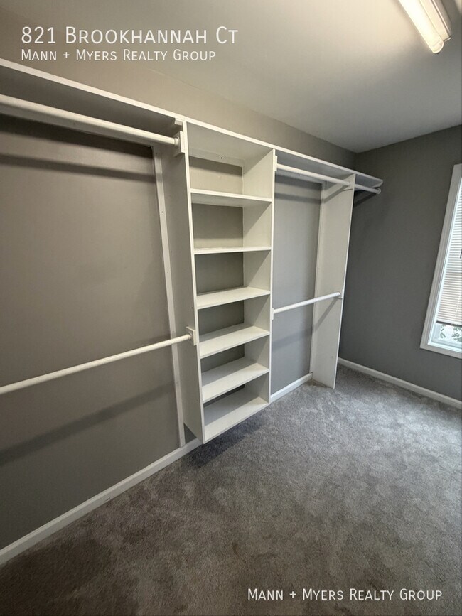 Building Photo - 821 Brookhannah Ct