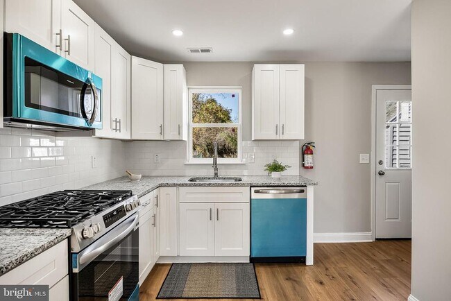 Building Photo - 104 W Park Ave