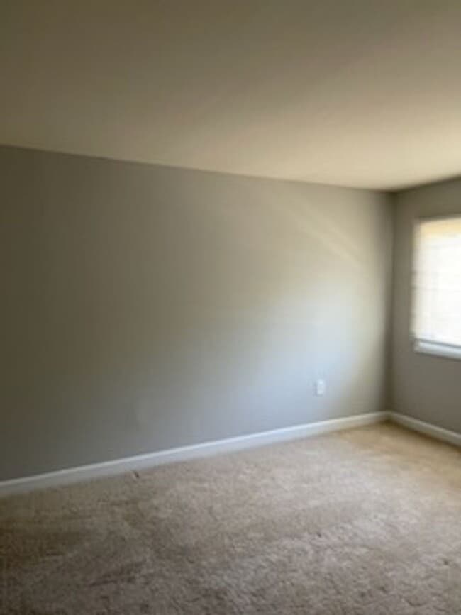 Building Photo - 1600 Renate Dr