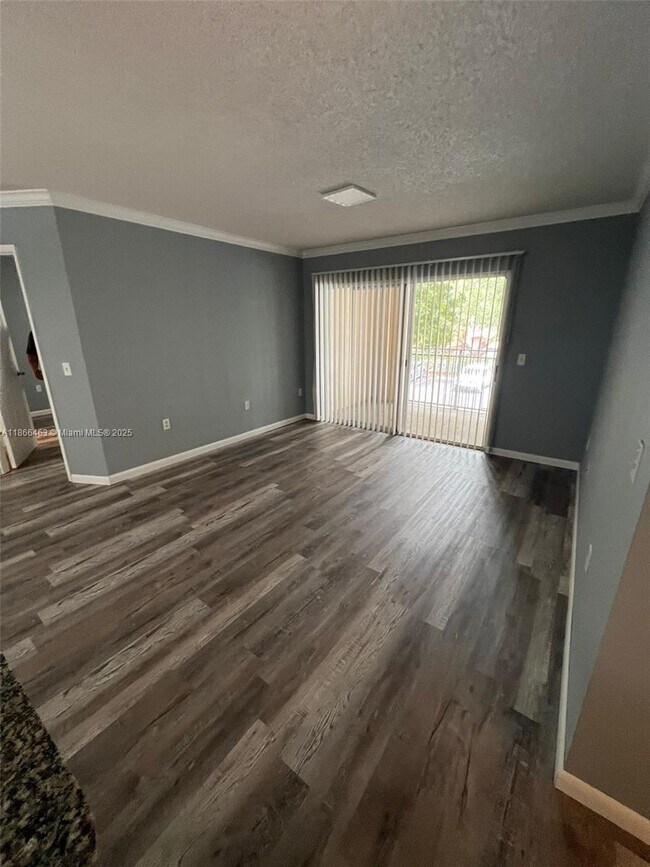 Building Photo - 2427 Centergate Dr