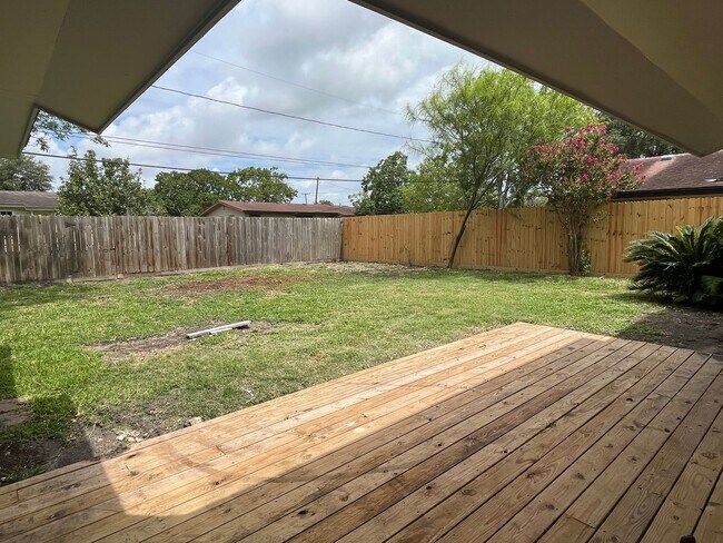 Building Photo - Remodeled 3 Bedroom 2 Bath Home