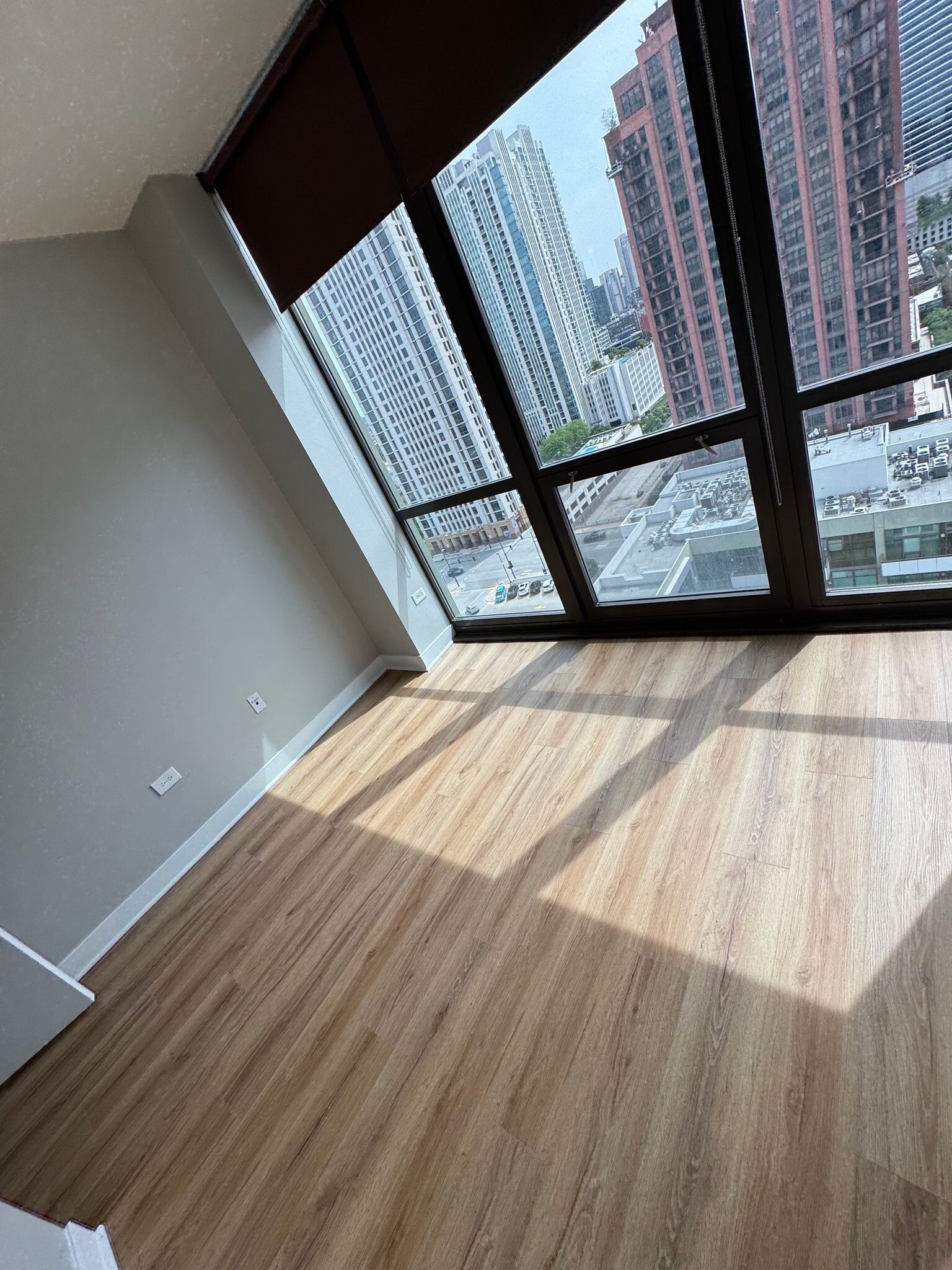 Building Photo - 320 N Desplaines St