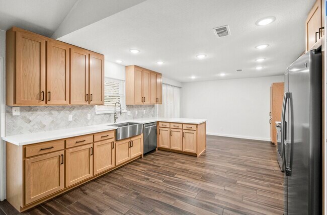 Building Photo - 201 San Saba St