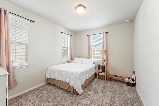 Building Photo - 1519 Beach Oak Dr