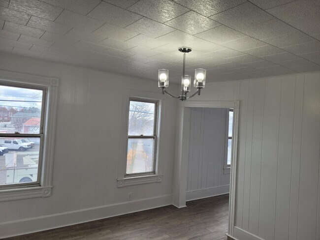 Building Photo - 366 North St