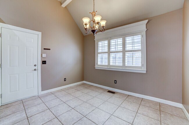 Building Photo - South Tulsa Gem! Large 3/2 Rental Home