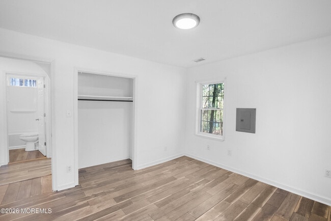 Building Photo - 28 Oak Ln