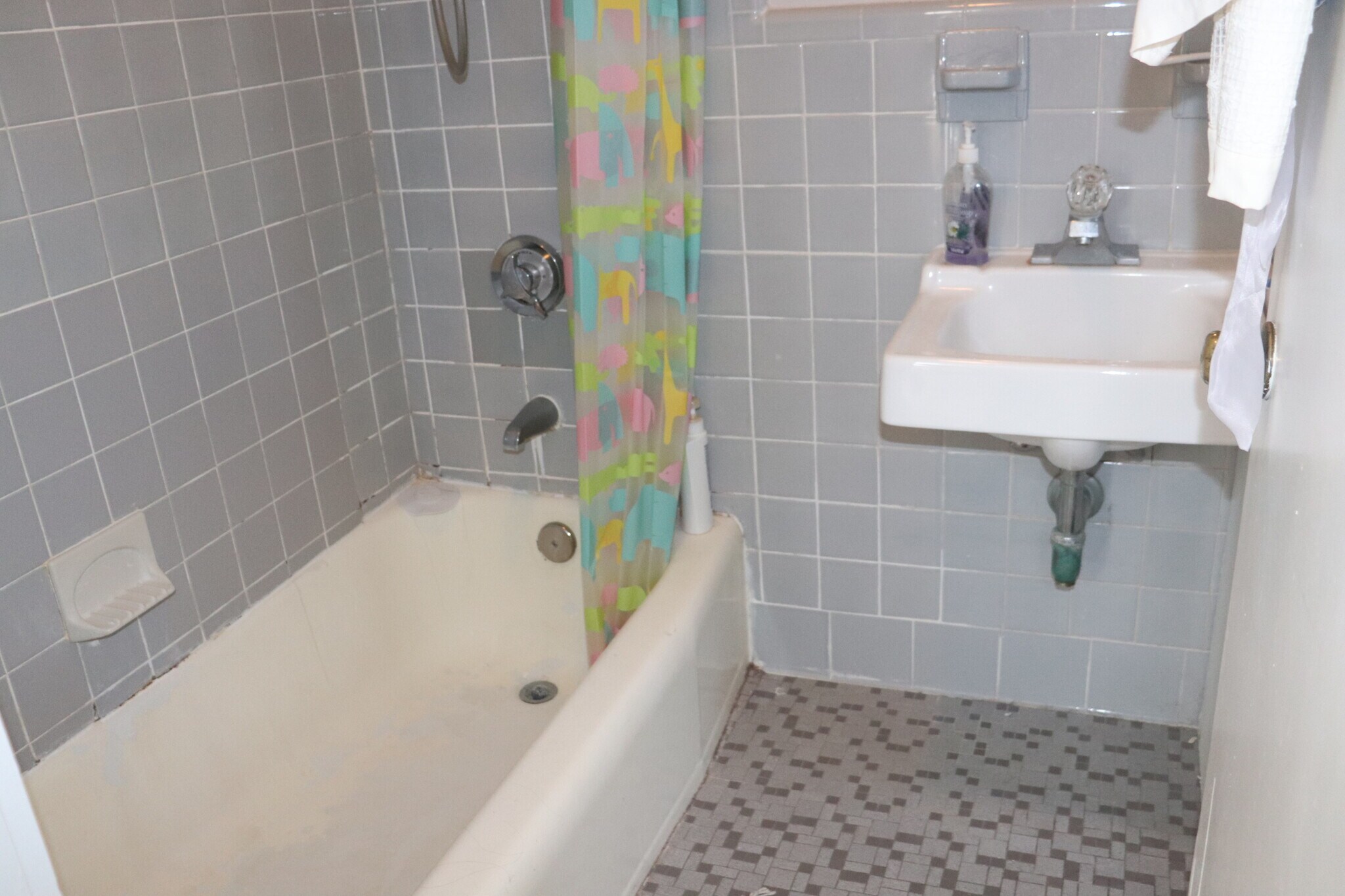 Building Photo - 8 Bishop Allen Dr